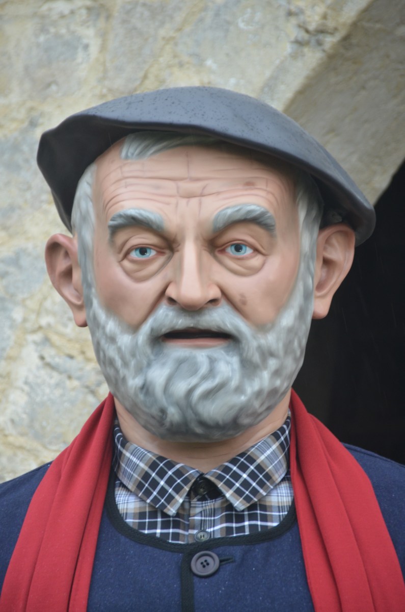 gigantes-sarriguren-jorge-oteiza