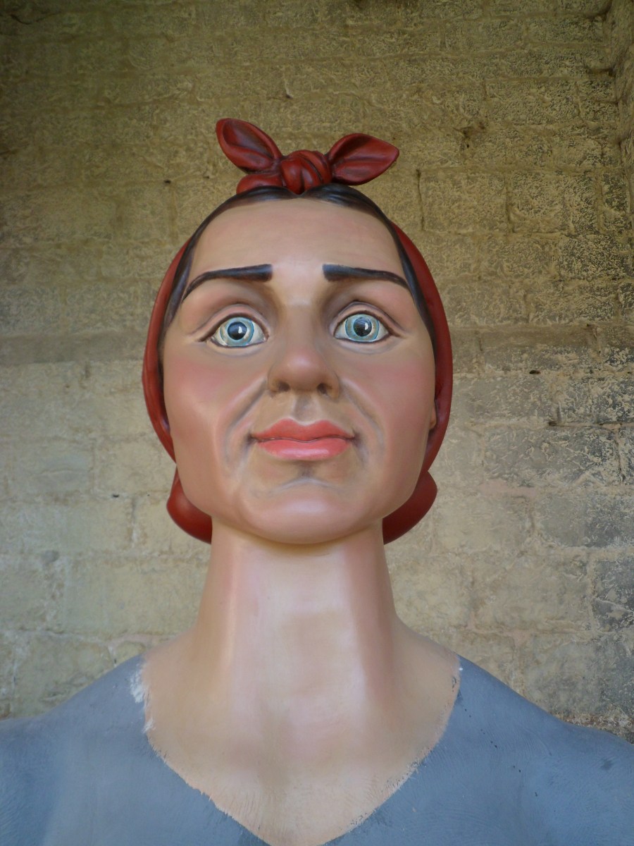restauracion-gigante-burlada-josefa-antes-busto